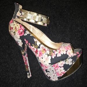 QUPID Floral 6 inch high heels